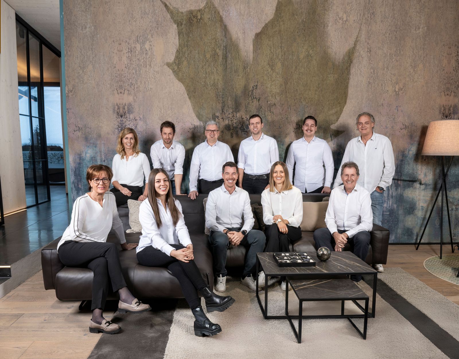 Team der Annahmestelle Möbel Maier in Radstadt im Schauraum