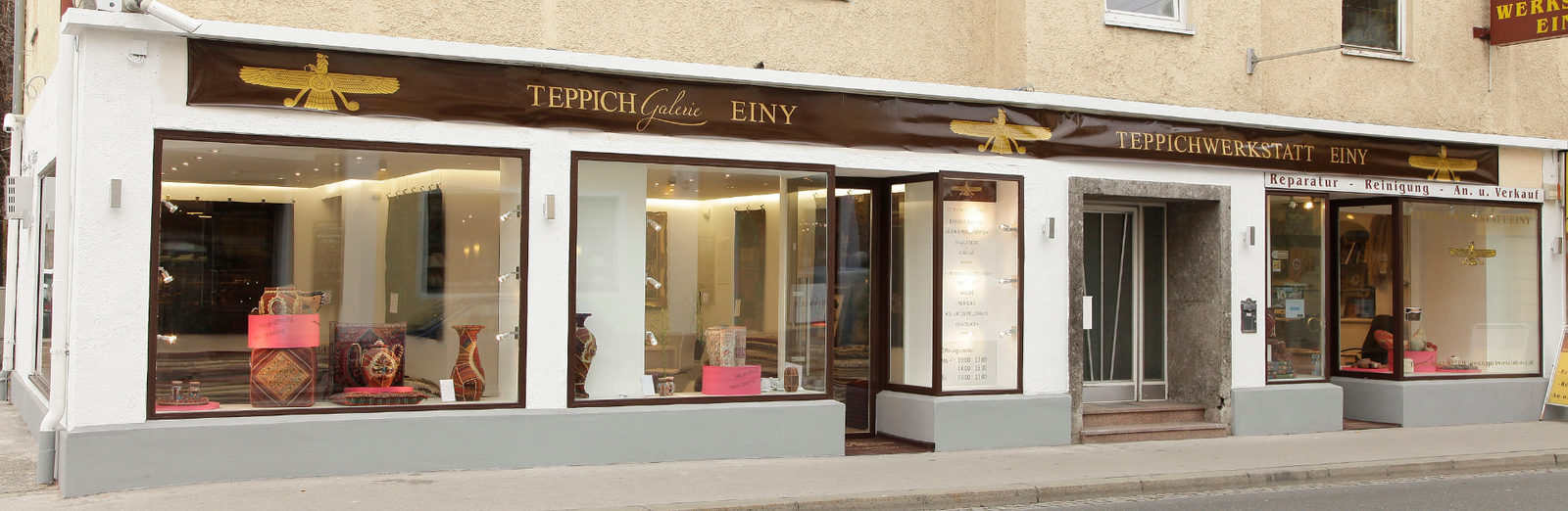 Historisches Foto der ersten Teppichwerkstatt Einy in der Maxglaner Hauptstraße 11 in Salzburg-Maxglan aus dem Jahr 2002